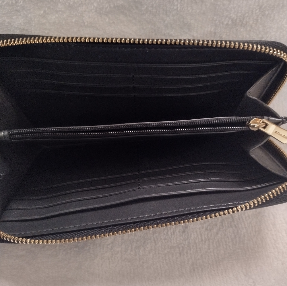 Coach Wallet - Picture 3 of 4